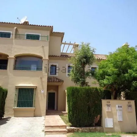 . Urb. El Casar Fronda Holiday home *